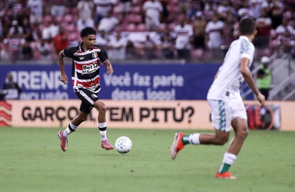 Vitinho, atacante do Santa Cruz (Rafael Vieira)