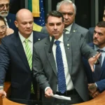 Flávio Bolsonaro defende CPMI do Banco Master e tenta conter desgaste com caso Vorcaro