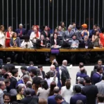 Câmara aprova PEC que extingue escala 6x1 e reduz jornada para 40 horas semanais