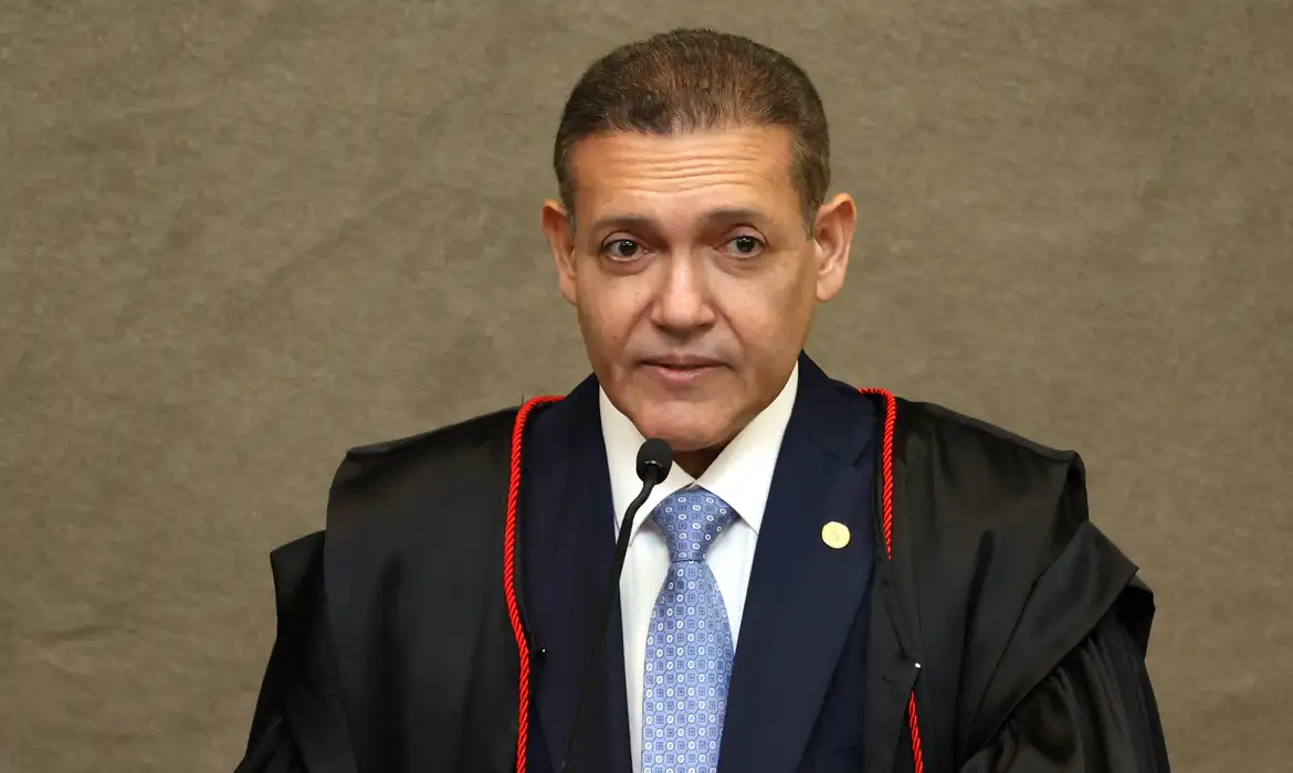 STF: Nunes Marques dá 20 dias à PGR para se manifestar sobre pedido de revisão da condenação de Bolsonaro