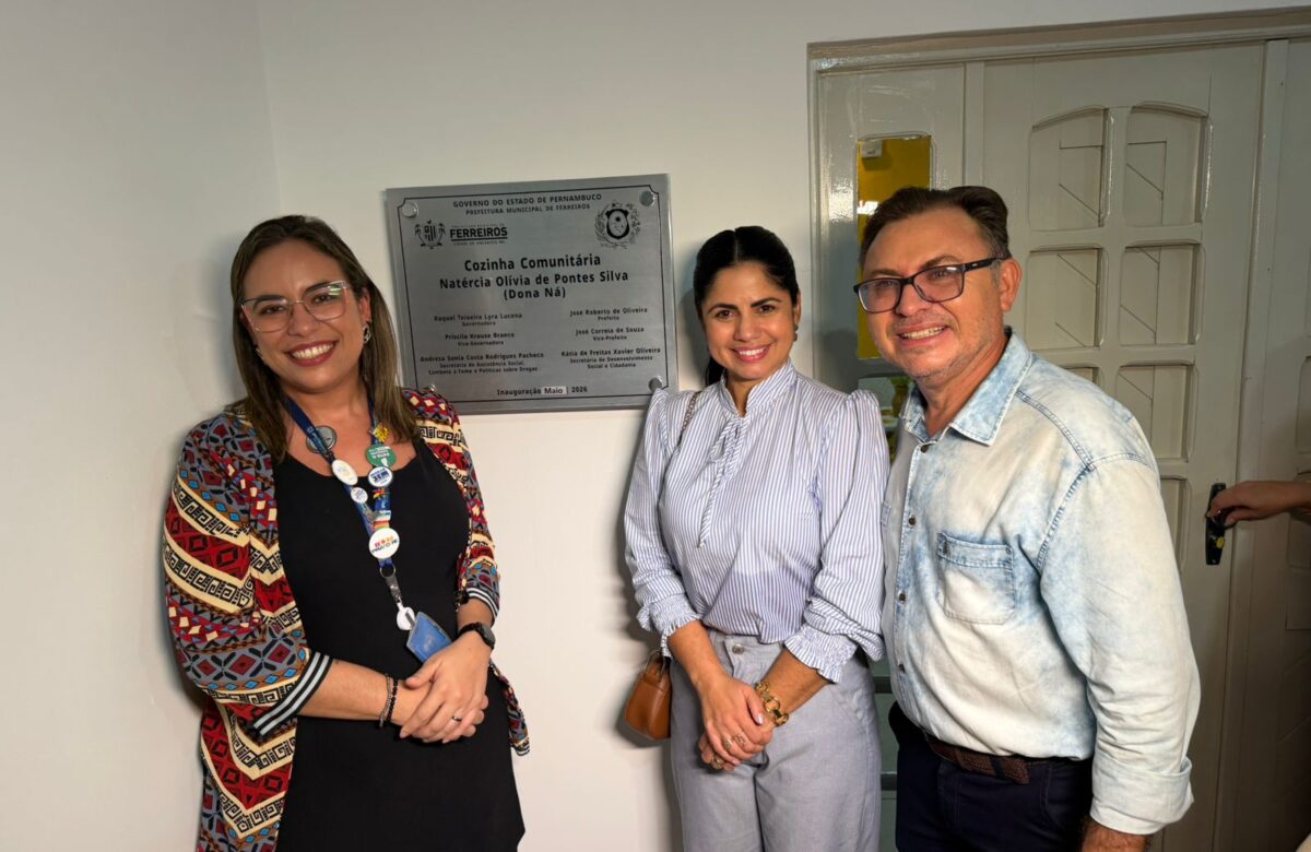 Prefeito Zé Roberto inaugura segunda cozinha comunitária e entrega três ônibus escolares novos em Ferreiros