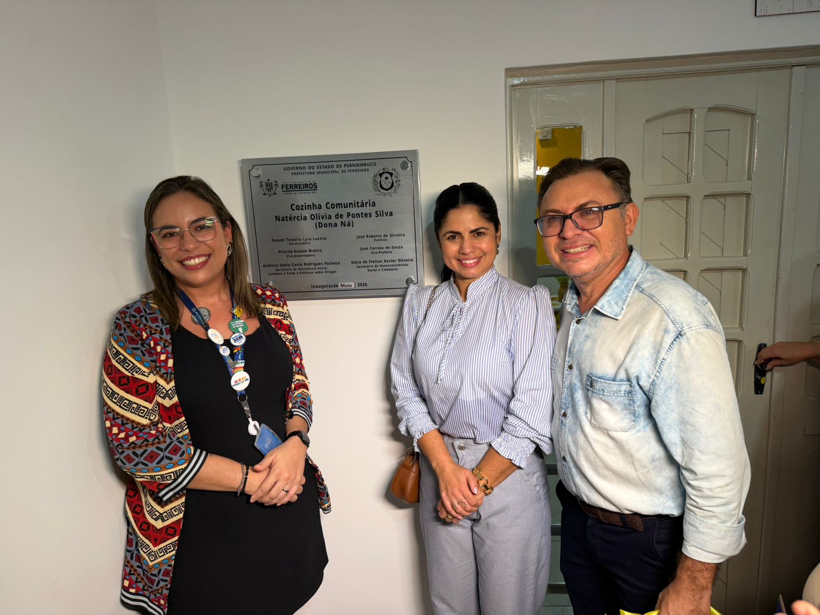 Prefeito Zé Roberto inaugura segunda cozinha comunitária e entrega três ônibus escolares novos em Ferreiros