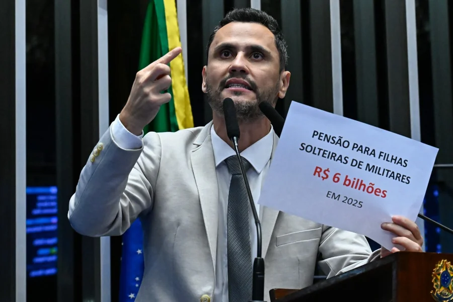 Crise no PL abre brecha para Cleitinho? Republicanos testa senador mineiro na corrida presidencial