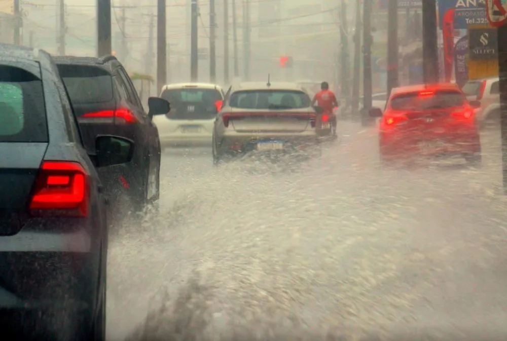 Inmet emite alerta de chuvas intensas para 94 cidades da Paraíba neste fim de semana