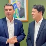 Flávio Bolsonaro pressiona PL de PE por palanque governista; estratégia pode forçar segundo turno e beneficiar Raquel Lyra