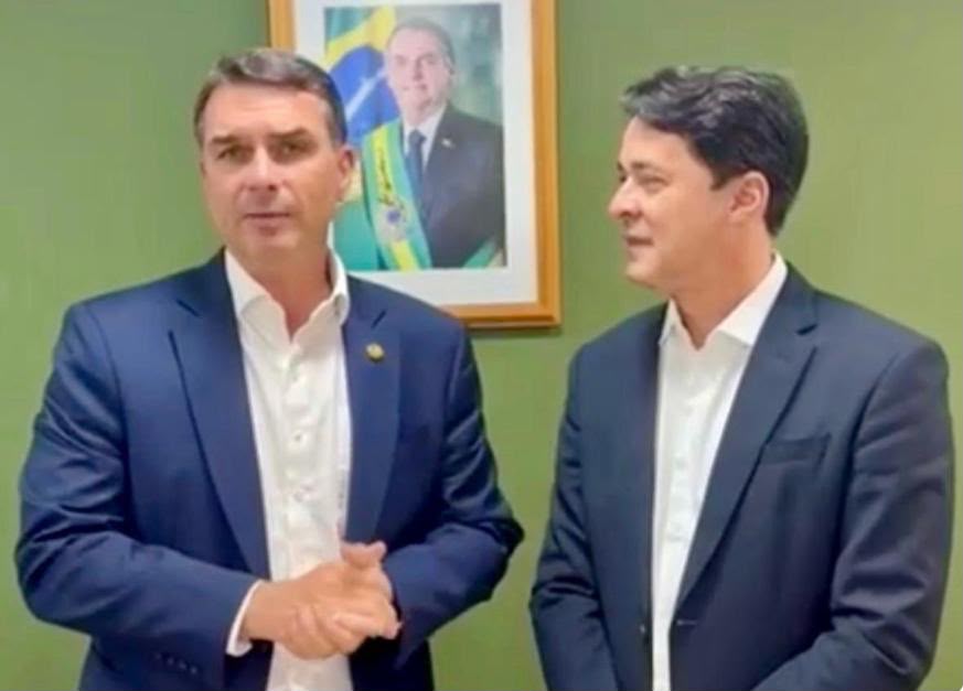 Flávio Bolsonaro pressiona PL de PE por palanque governista; estratégia pode forçar segundo turno e beneficiar Raquel Lyra