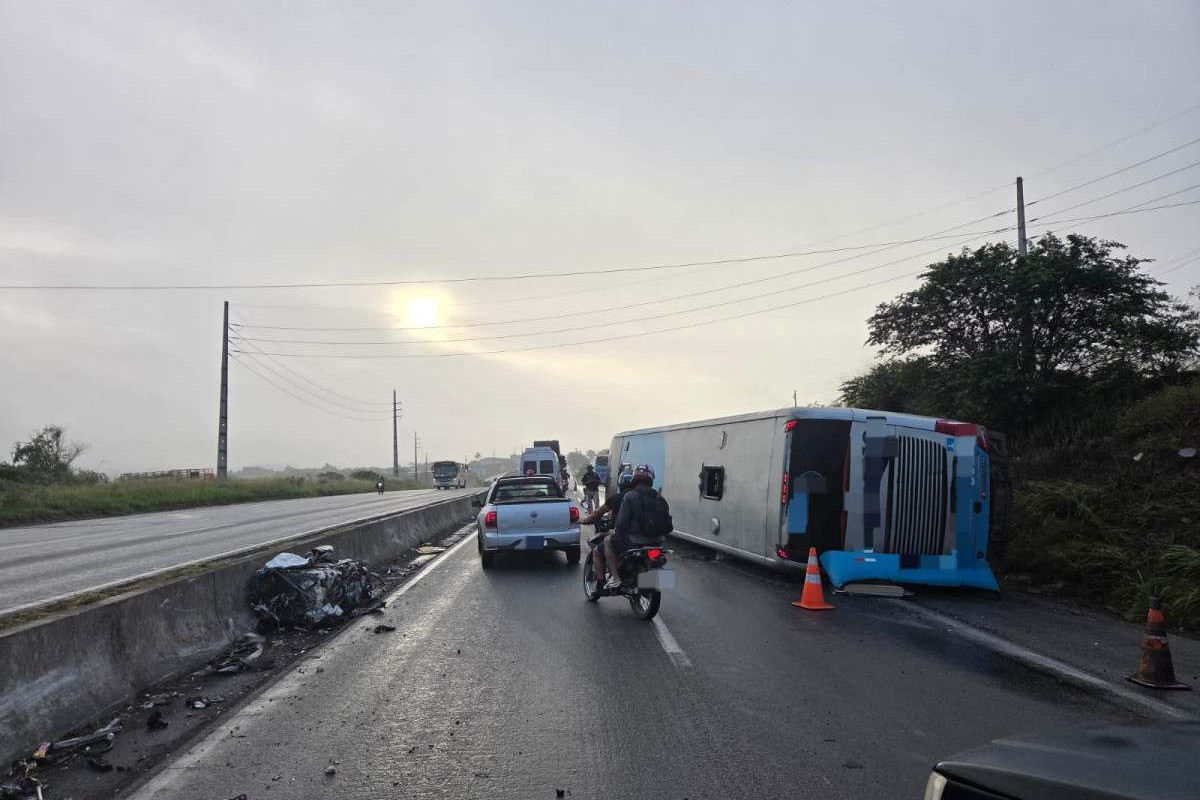 Acidente na BR-232: Ônibus tomba em Caruaru e deixa 16 feridos no Agreste pernambucano