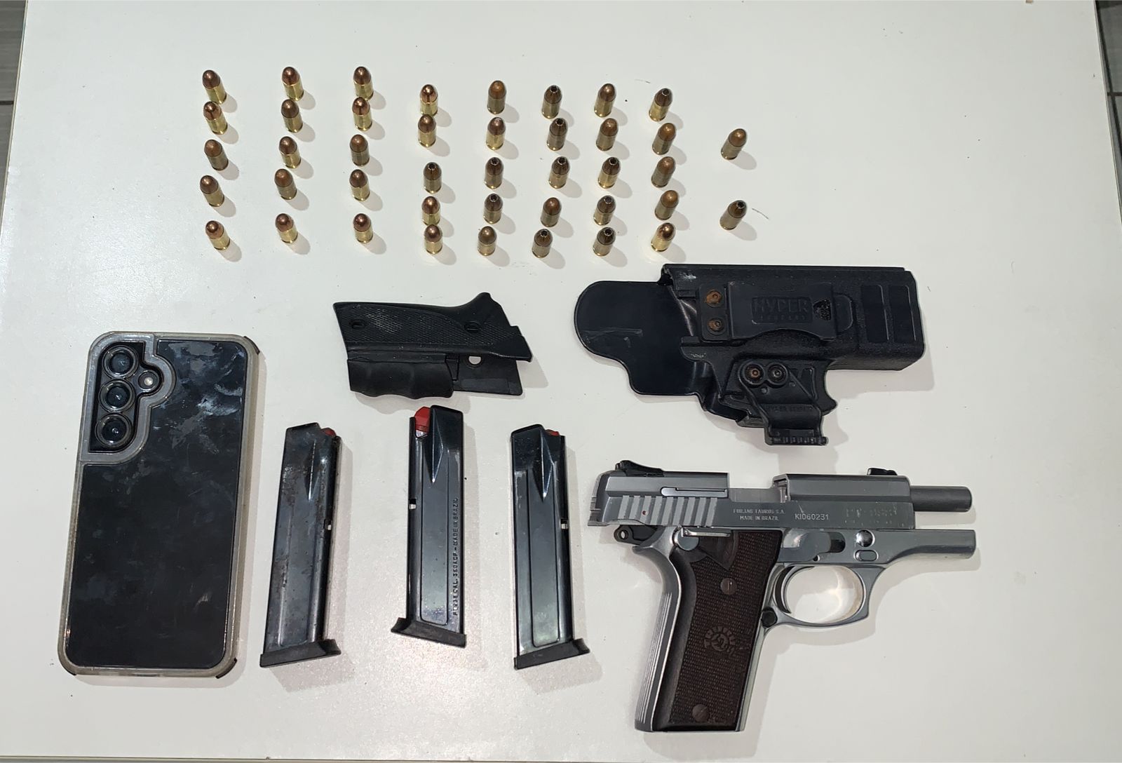 Polícia Militar de Itambé prende homem com pistola