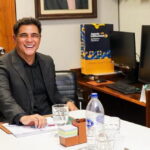 Prefeito Armando Pimentel antecipa Primeira Parcela do 13º Salário e injeta mais de R$ 3 Milhões na economia de Itambé