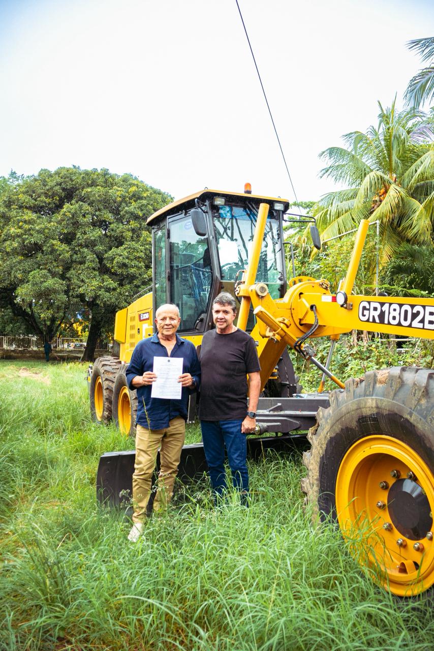 Prefeitura de Goiana conquista nova motoniveladora em parceria com o Ministério da Agricultura - Divulgação