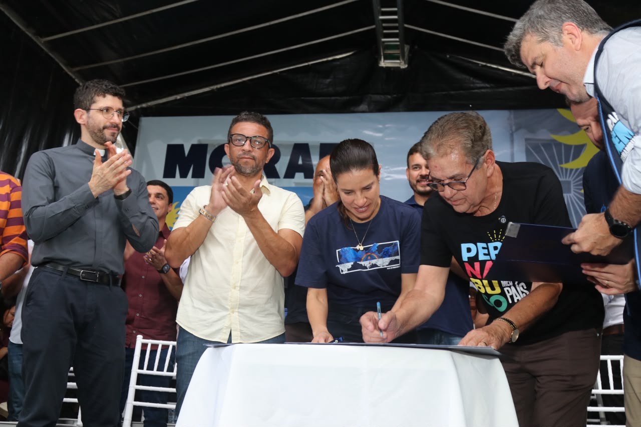 Antônio Moraes acompanha Raquel Lyra em ato que autorizou restauro do Santuário da Mãe Rainha