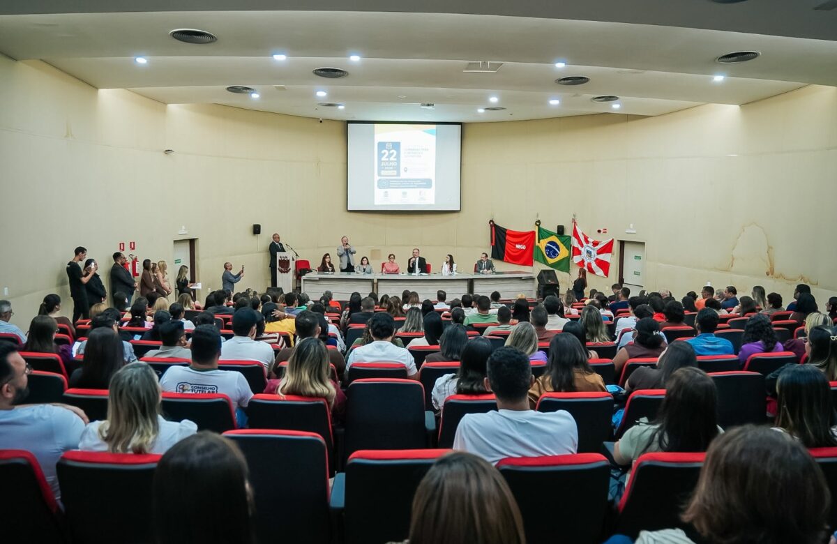 Alhandra reforça compromisso com a proteção infantil em encontro estadual na Paraíba