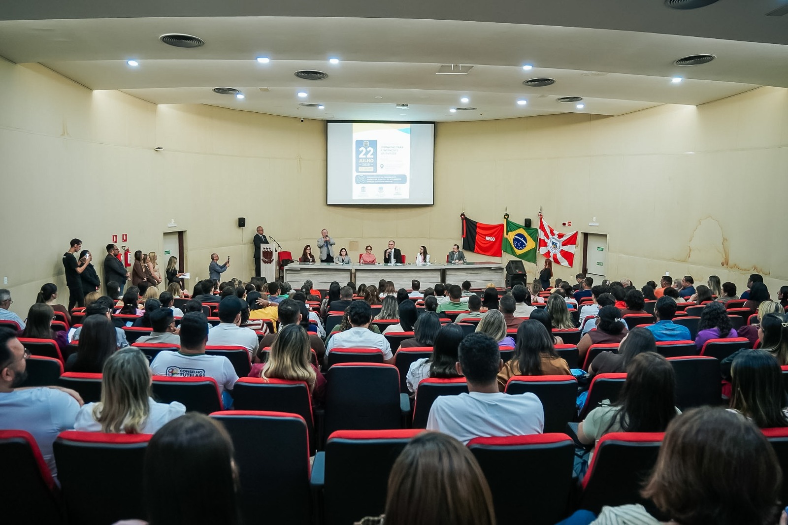 Alhandra reforça compromisso com a proteção infantil em encontro estadual na Paraíba