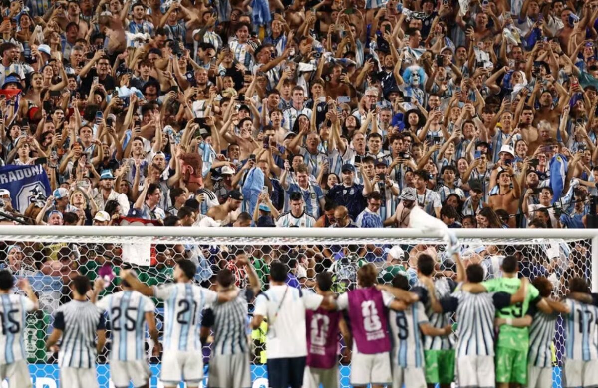 Argentina tropeça, mas sobrevive: Scaloneta vence Suíça na prorrogação e encara Inglaterra nas semis