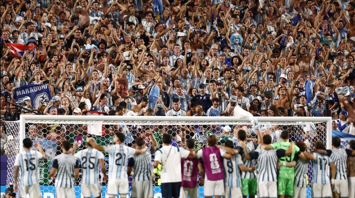 Argentina tropeça, mas sobrevive: Scaloneta vence Suíça na prorrogação e encara Inglaterra nas semis