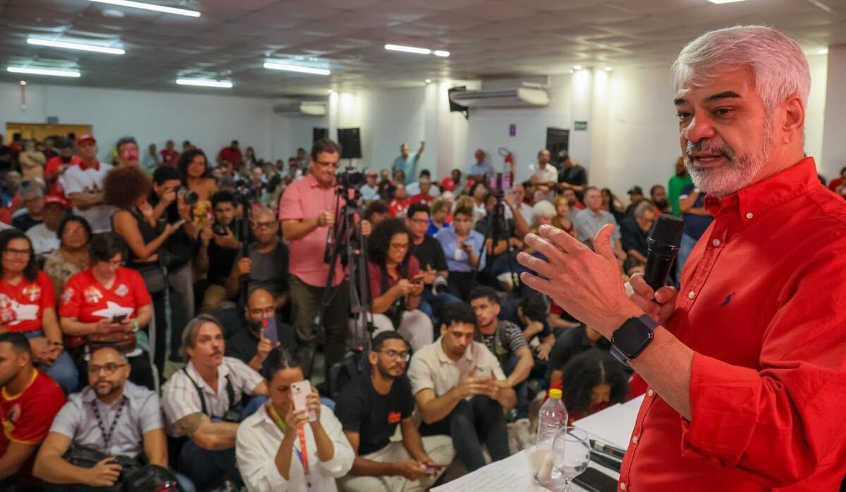 Federação Brasil da Esperança oficializa candidatura de Humberto Costa ao Senado