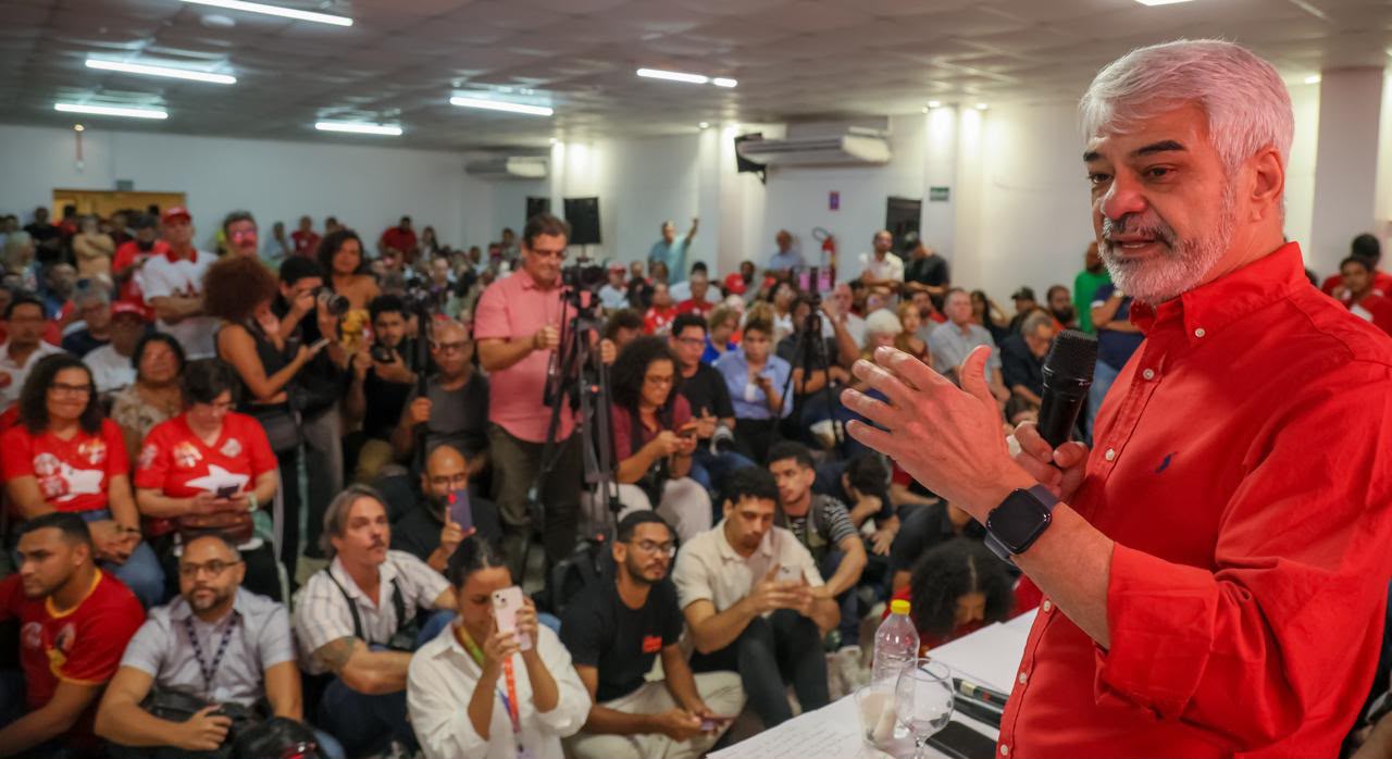 Federação Brasil da Esperança oficializa candidatura de Humberto Costa ao Senado