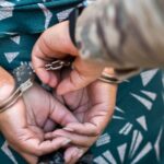 Homem é preso em flagrante por manter companheira e filho reféns e agredi-la no Sertão da Paraíba