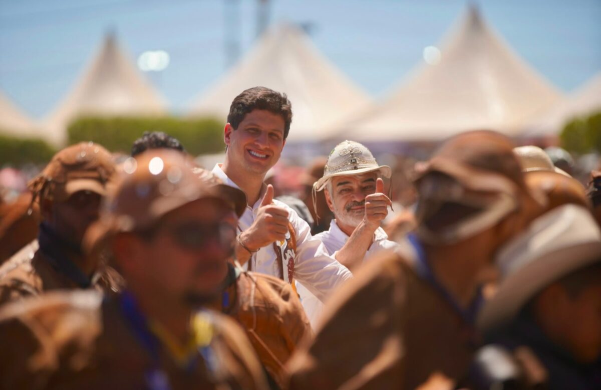 Humberto participa da Missa do Vaqueiro e enaltece tradição e resistência da cultura nordestina