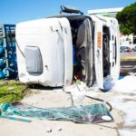 Tombamento de carreta com gás no Recife: motorista passa bem e risco de explosão é descartado