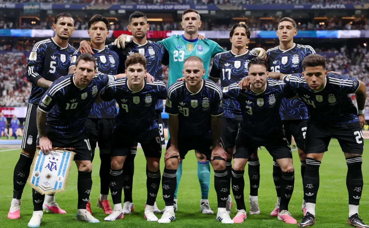 Argentina vira nos acréscimos, elimina a Inglaterra e enfrentará a Espanha na final da Copa do Mundo