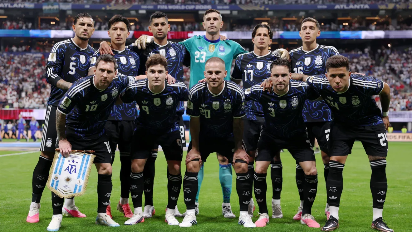 Argentina vira nos acréscimos, elimina a Inglaterra e enfrentará a Espanha na final da Copa do Mundo