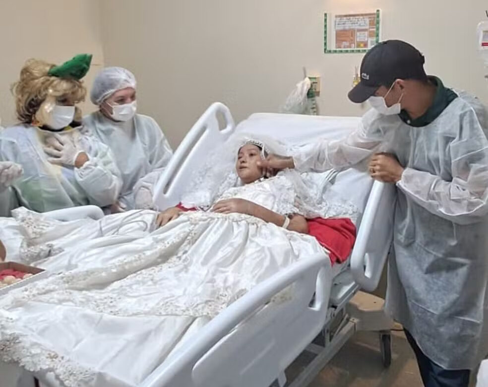 Paciente terminal realiza sonho de casar no hospital dois dias antes de falecer