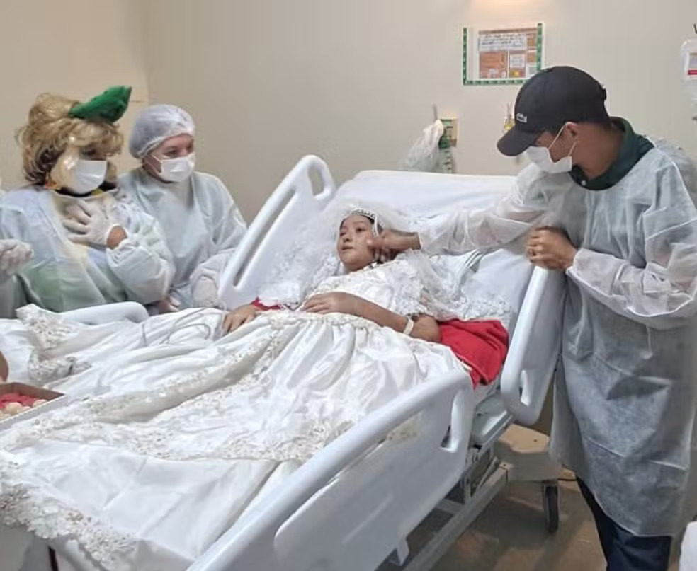 Paciente terminal realiza sonho de casar no hospital dois dias antes de falecer