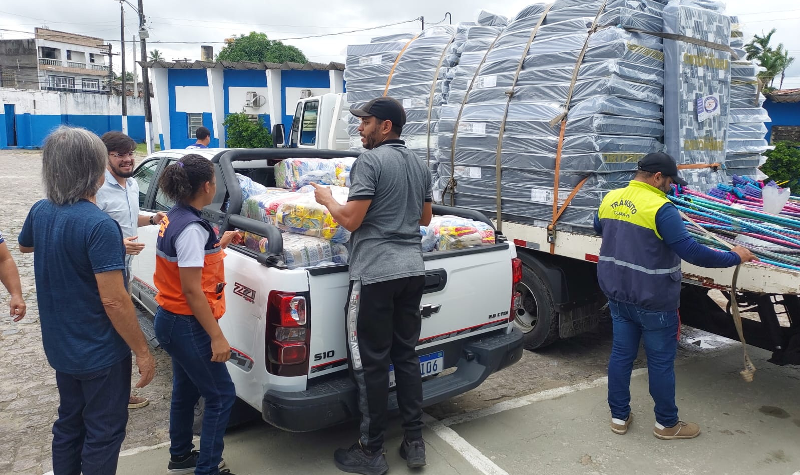 Assistência às famílias dos distritos continua com distribuição de kits completos em Goiana