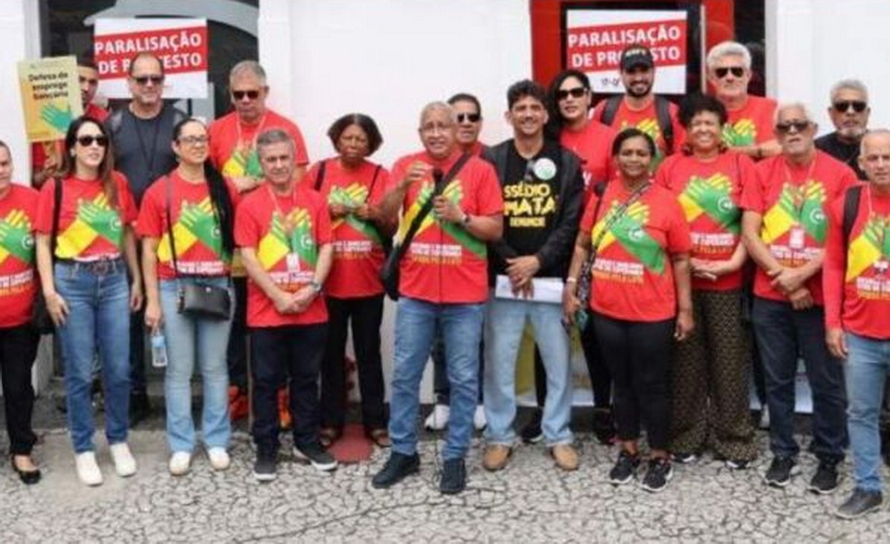 Bancários param por 24 horas após bancos retirarem propostas e não apresentarem reajuste salarial