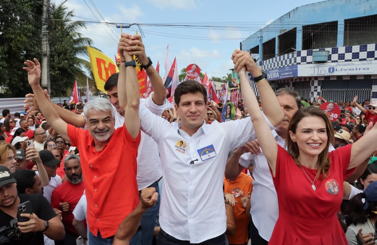Com o Time de Lula, Humberto abre campanha em caminhadas que lotaram ruas do Cabo e do Recife