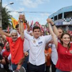 Com o Time de Lula, Humberto abre campanha em caminhadas que lotaram ruas do Cabo e do Recife