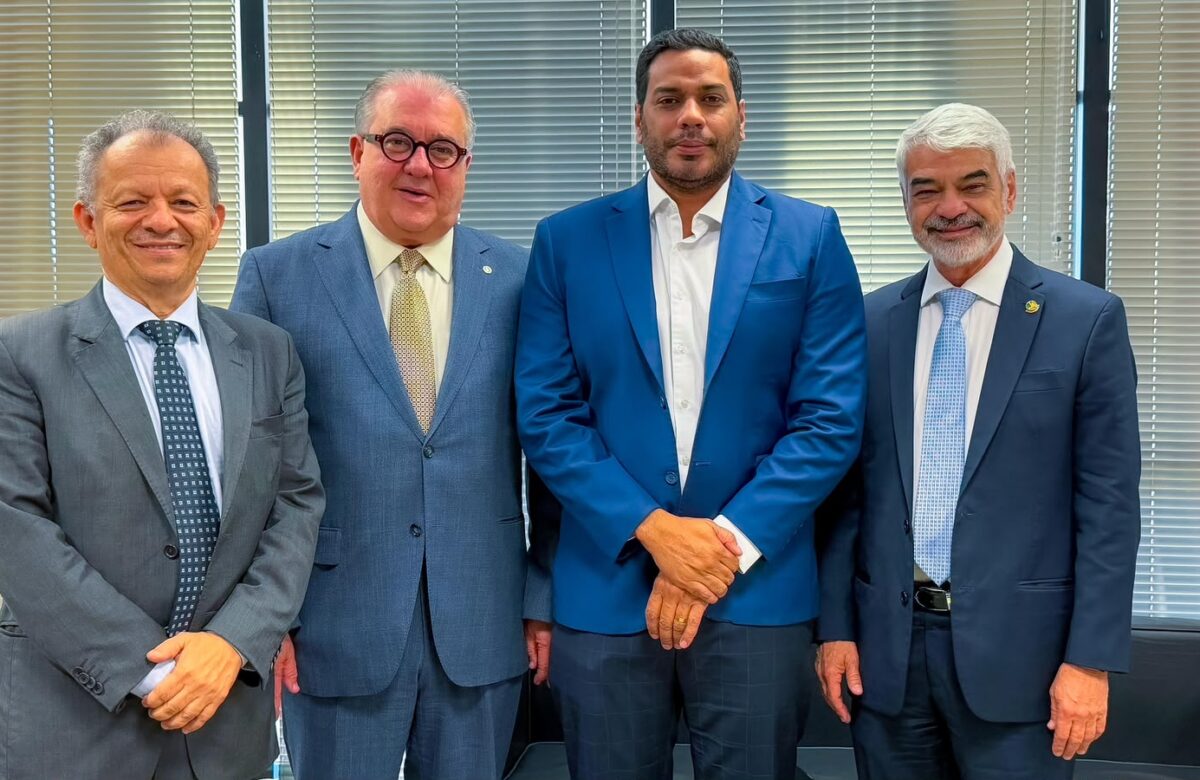 Humberto vai ao TCU pedir liberação urgente das obras da Transnordestina
