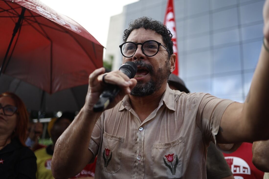 Ivan Moraes cobra agilidade na instalação de câmeras corporais na PM de Pernambuco