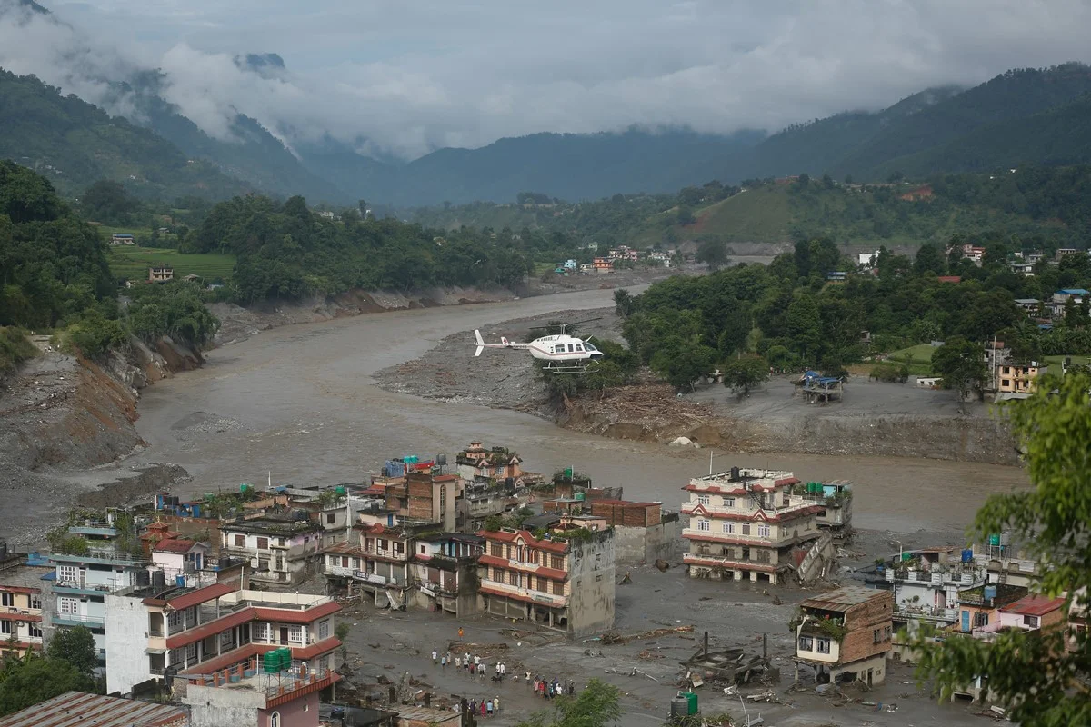 Nepal enterra 199 corpos não identificados em floresta após necrotérios lotarem por enchentes
