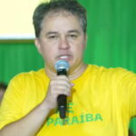 PL oficializa chapa com Efraim Filho ao governo da Paraíba em convenção marcada por presença de Flávio Bolsonaro