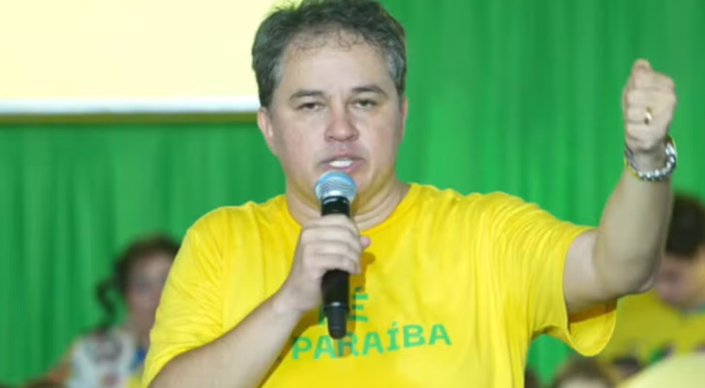 PL oficializa chapa com Efraim Filho ao governo da Paraíba em convenção marcada por presença de Flávio Bolsonaro