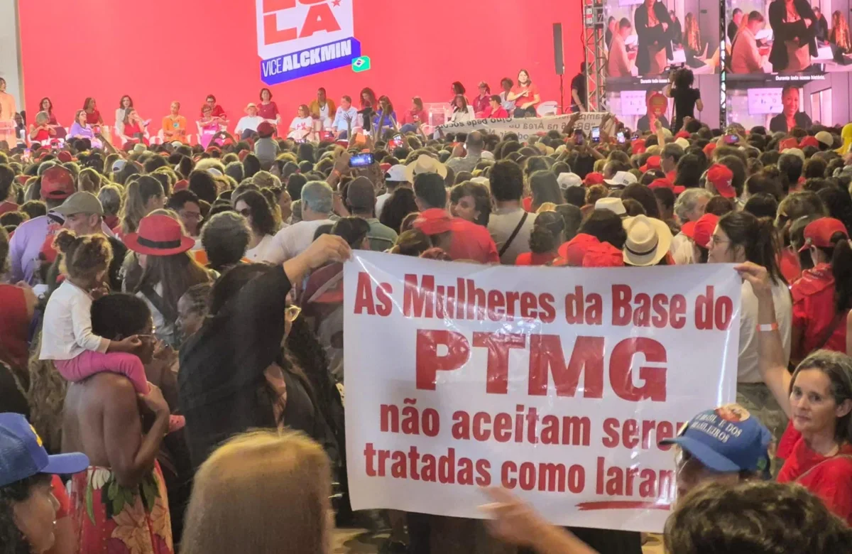 Petistas protestam em evento com Lula em BH e cobram piso de R$ 80 mil para candidaturas