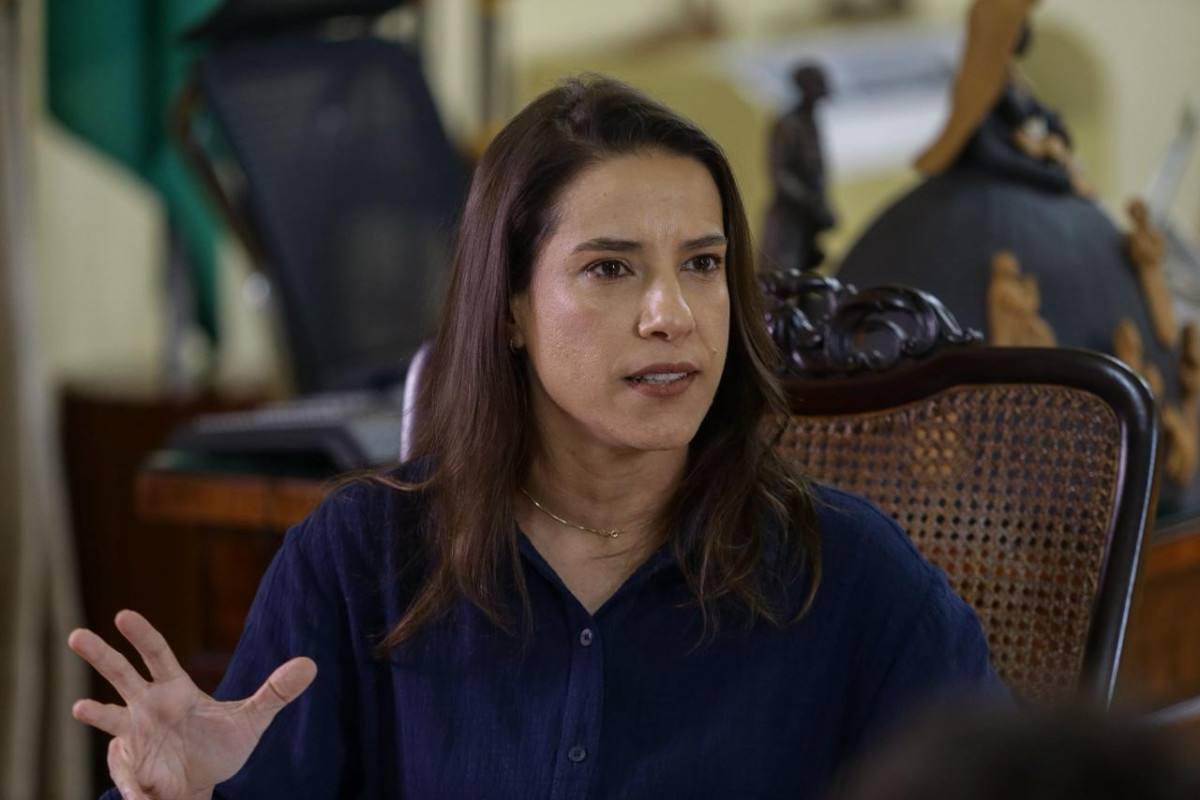 Raquel Lyra aciona Justiça Eleitoral contra vereador que a chamou de “louca” em plenária