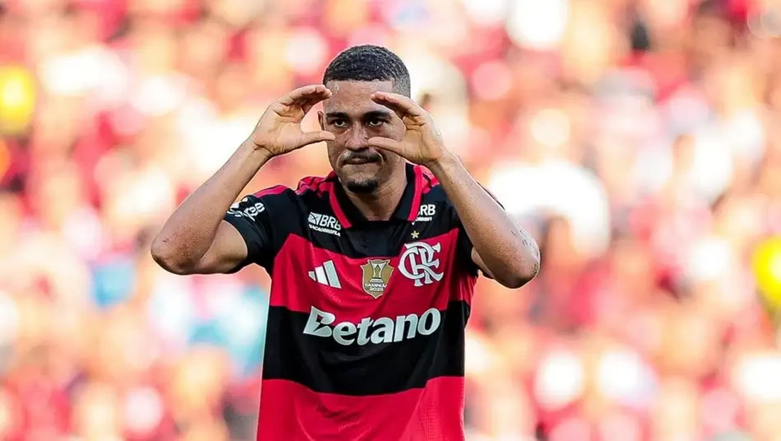 Samuel Lino brilha, Flamengo atropela o Botafogo e cola no Palmeiras na briga pelo título