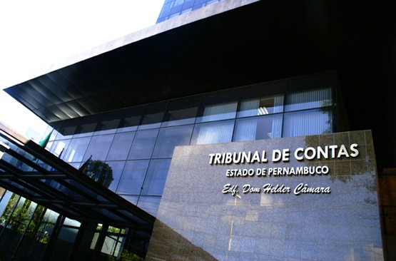 TCE-PE entrega lista de contas rejeitadas ao TRE-PE para as eleições 2026