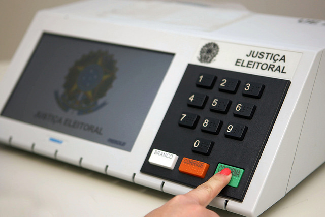 Três Décadas de Soberania Digital: A Evolução da Urna Eletrônica Brasileira