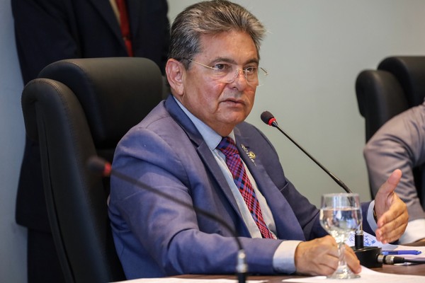 Casa do presidente da ALPB, Adriano Galdino, é assaltada em Pocinhos; deputado e esposa foram rendidos enquanto dormiam