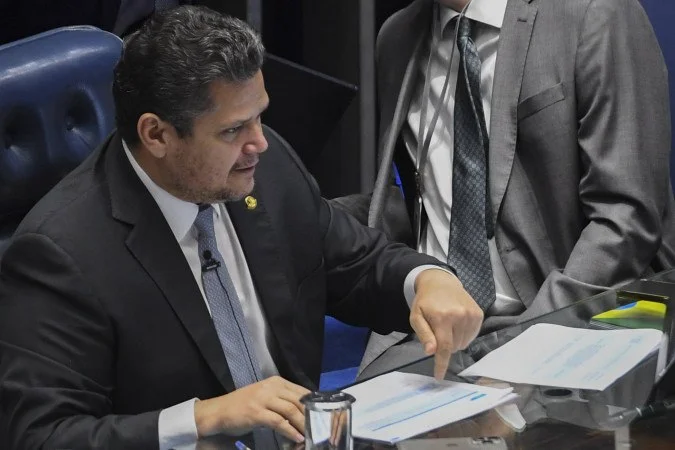 Alcolumbre sinaliza “impeachment cruzado” no STF como freio a processo contra Alexandre de Moraes