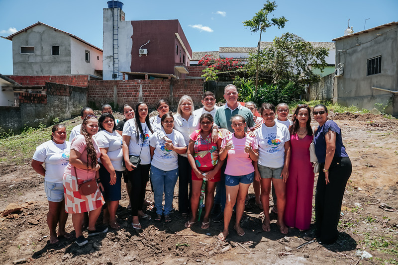 Alhandra assina ordem de serviço para Centro Multiprofissional de Atendimento a Crianças Neurodivergentes