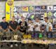 Antônio Moraes é homenageado por criadores de pássaros durante campeonato no Recife