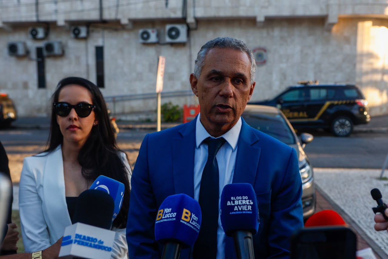 Campanha de Raquel Lyra leva à PF indícios de “falsos militantes” em ato de Flávio Bolsonaro para associar governadora ao PL
