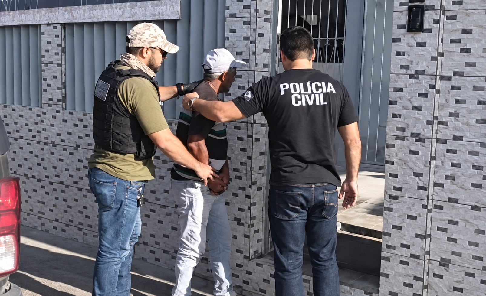EM PEDRAS DE FOGO: Polícia Civil prende condenado a 12 anos por estupro de vulnerável contra a própria filha