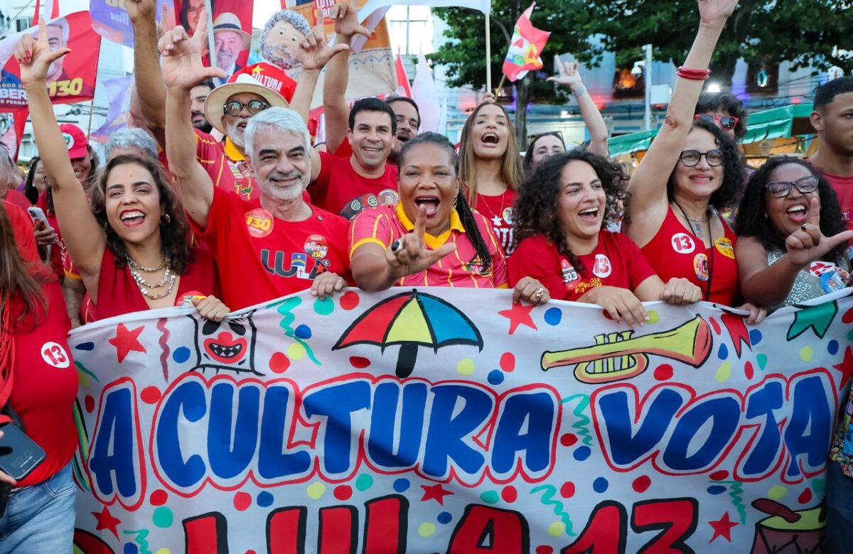 Humberto intensifica agenda no Recife e participa de ato da cultura em apoio à  reeleição de Lula