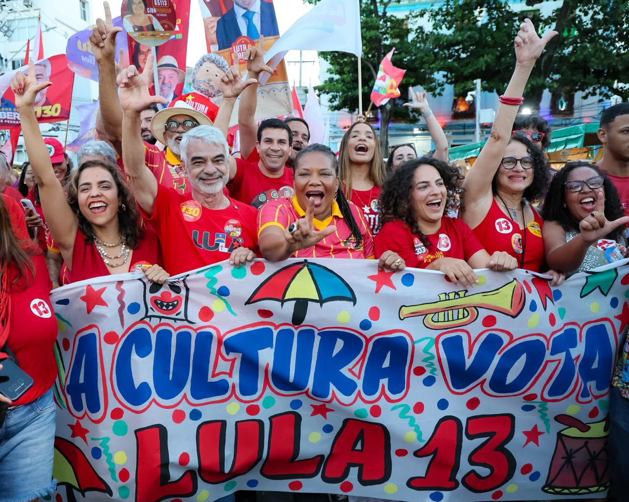 Humberto intensifica agenda no Recife e participa de ato da cultura em apoio à  reeleição de Lula